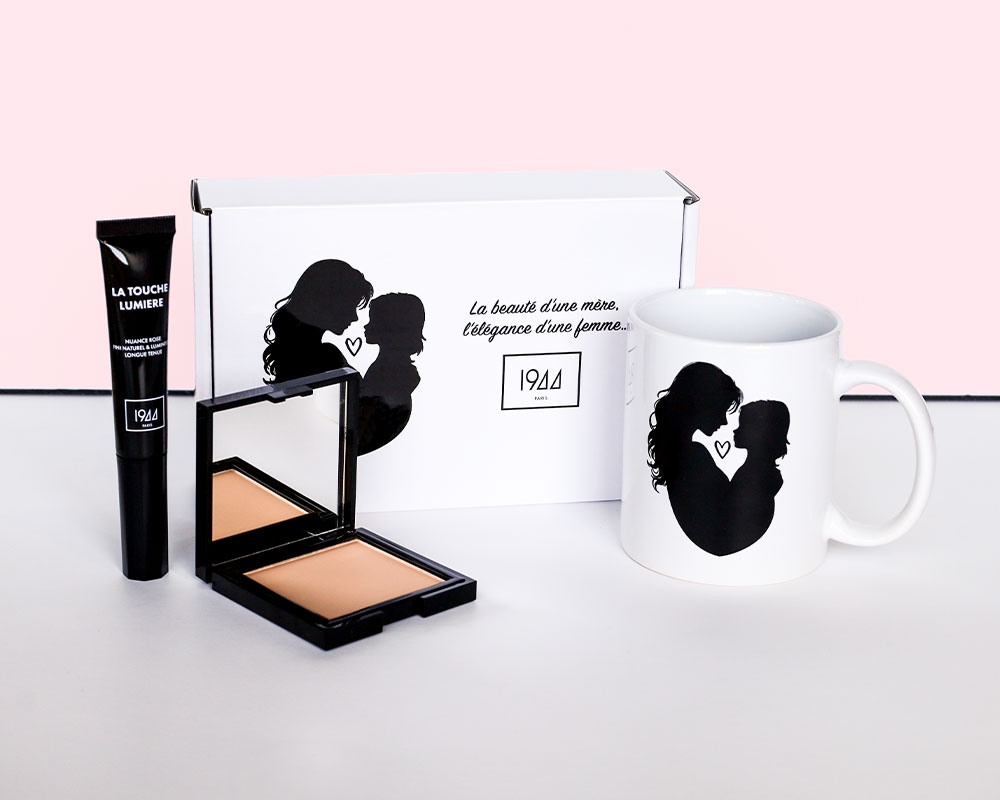 Le mug + La boite offerts pour l'achat d'une touche lumière + une poudre universelle