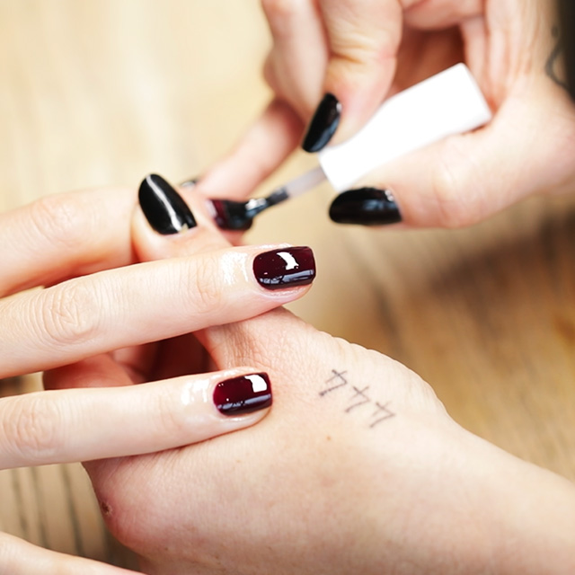 Application du vernis semi-permanent