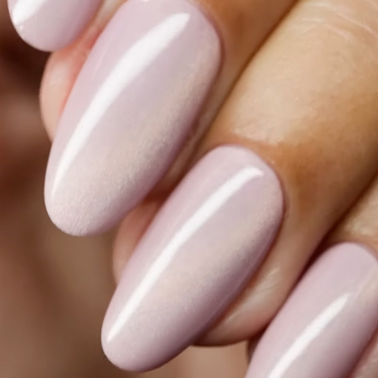 Découvrez l’effet Cat Eye magnétique du Gel Vegan Colette.